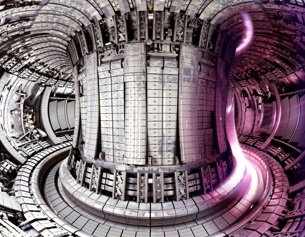 Interior of the JET fusion experiments, showing a fusion plasma (right). Photo Credit: © EUROfusion
